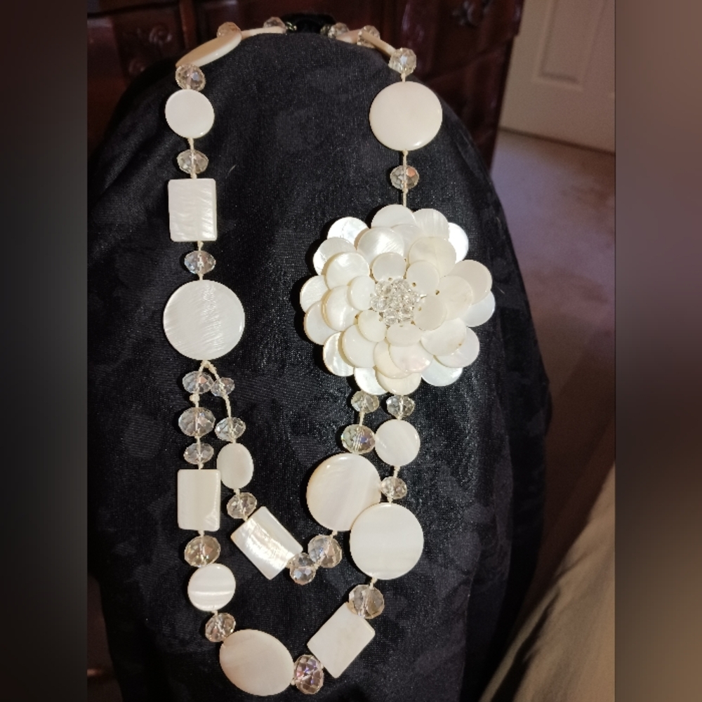 Mother of Pearl Flower necklace